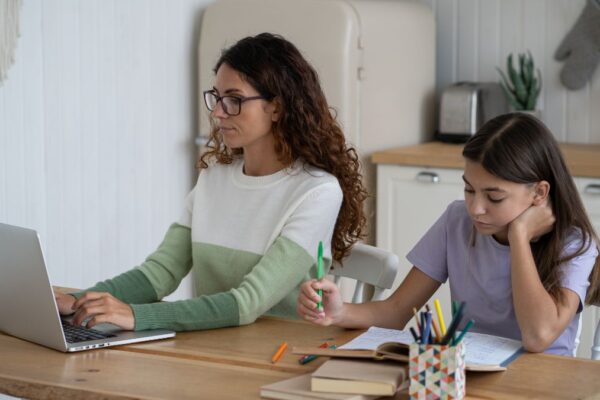 How to Start a Side Hustle While Working a 9-to-5: A Realistic Guide