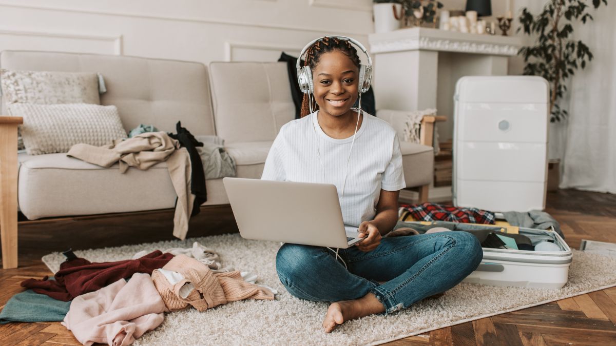 How to Start a Bookkeeping Side Hustle From Home