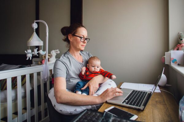 How to Become a Digital Nomad Mom: A 90-Day Step-by-Step Roadmap
