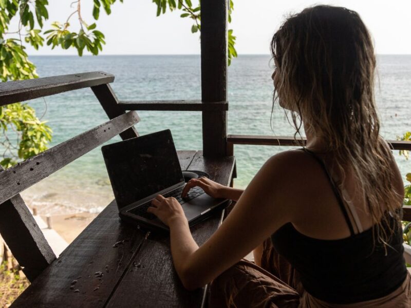 How to Become a Digital Nomad Mom: A Beginner's Guide to Working and Traveling With Kids