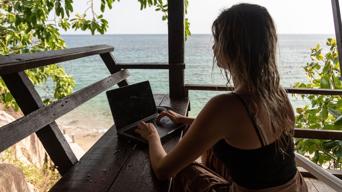 How to Become a Digital Nomad Mom: A Beginner's Guide to Working and Traveling With Kids