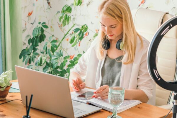 How to Build a Personal Brand Online From Scratch: A Complete Beginner's Guide