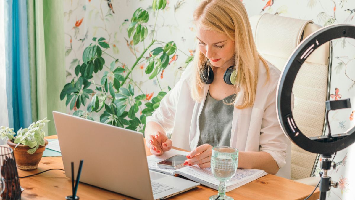 How to Build a Personal Brand Online From Scratch: A Complete Beginner's Guide