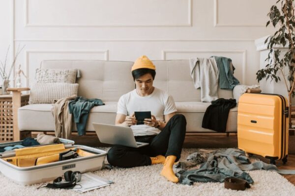 Digital Nomad Essentials: Insurance, Banking, Internet and Safety Tools