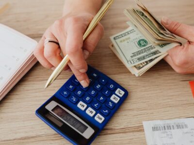 How to Create a Family Budget and Manage Money as a Busy Mom: A Step-by-Step Guide