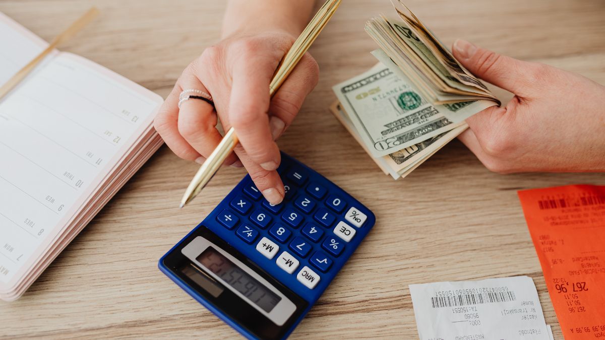 How to Create a Family Budget and Manage Money as a Busy Mom: A Step-by-Step Guide